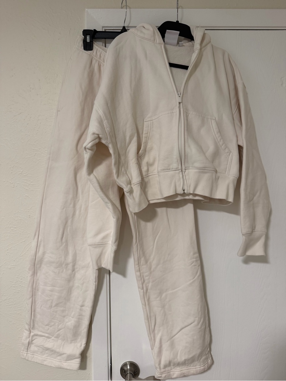 Aritzia Sweatfleece Cream Zip Hoodie and Sweatpants Set